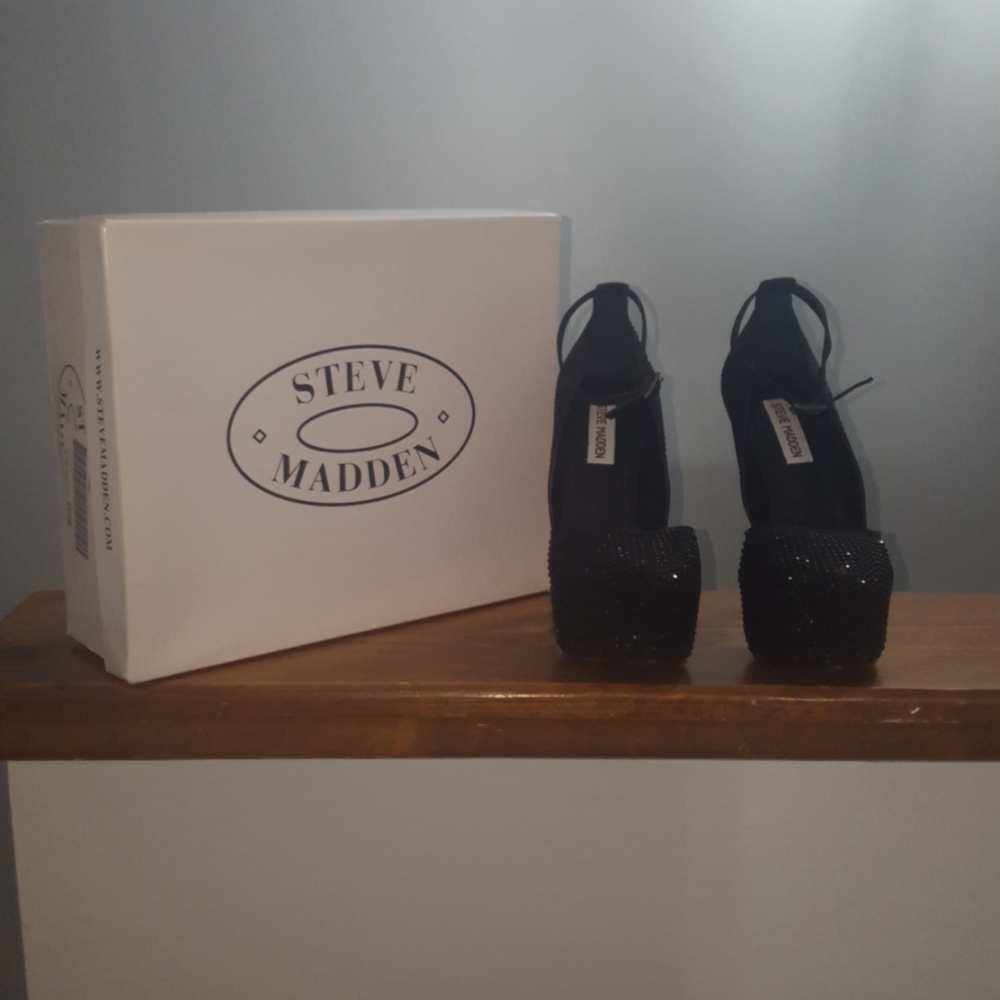 Steve Madden Platform Pumps